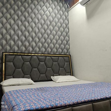 Hari Krishnam Residency Hotel มถุรา ภายนอก รูปภาพ