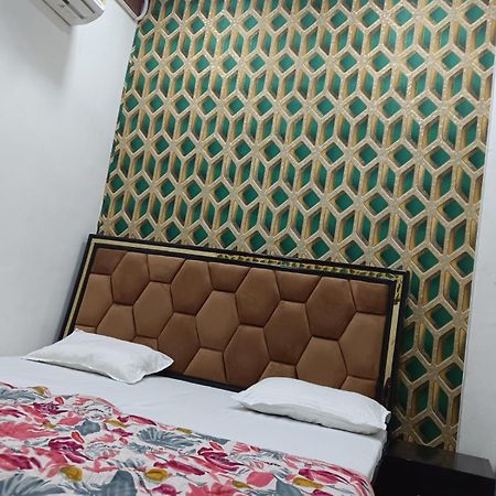 Hari Krishnam Residency Hotel มถุรา ภายนอก รูปภาพ