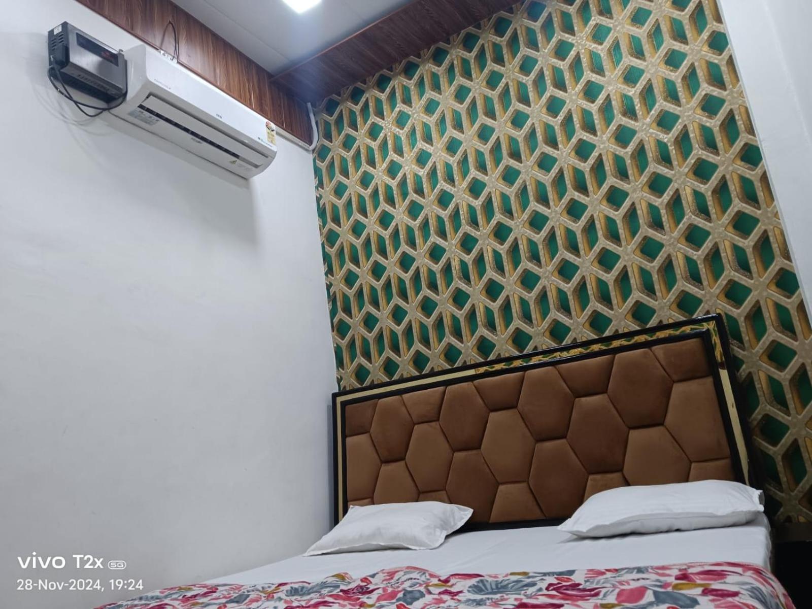 Hari Krishnam Residency Hotel มถุรา ภายนอก รูปภาพ
