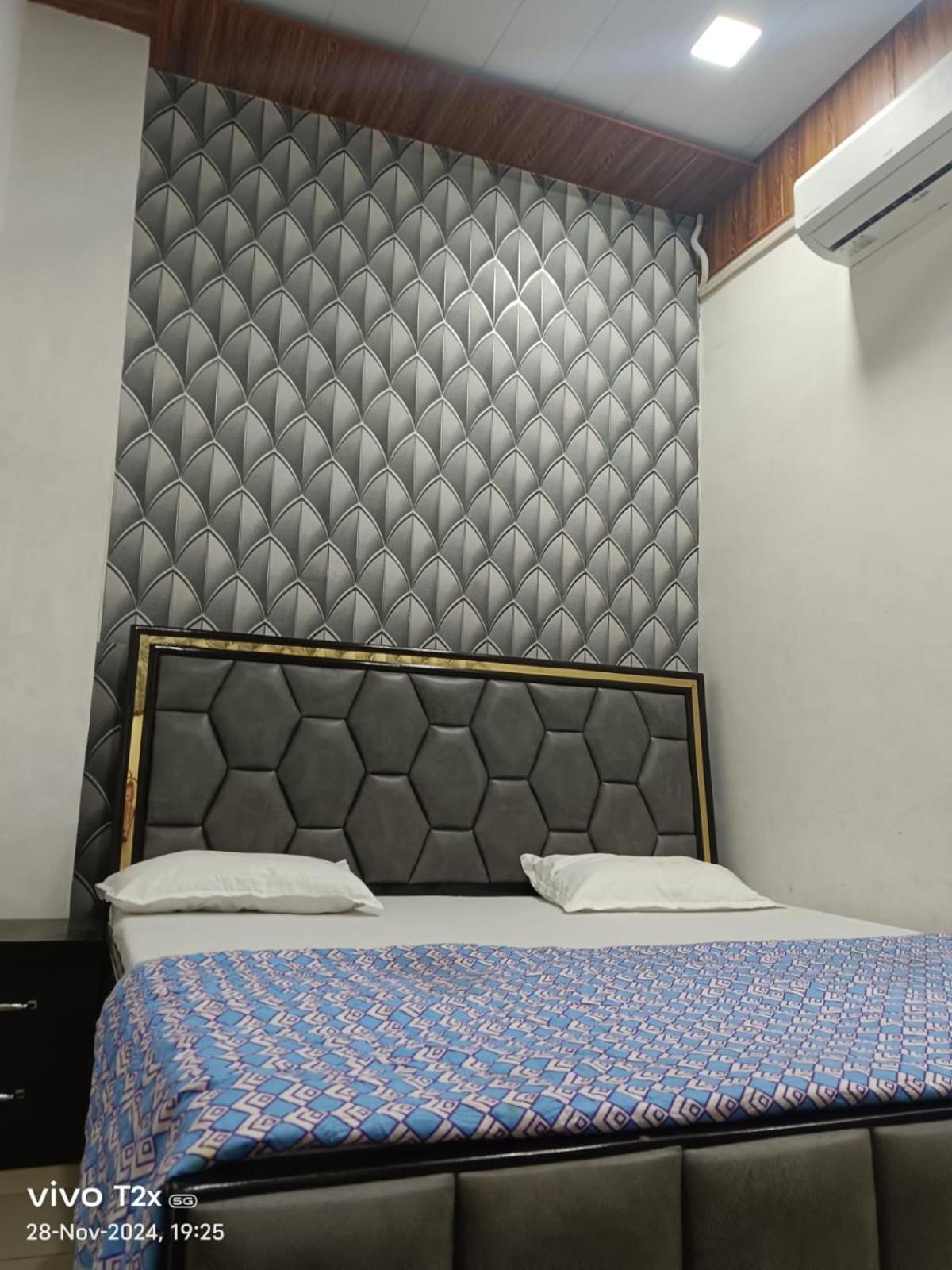 Hari Krishnam Residency Hotel มถุรา ภายนอก รูปภาพ
